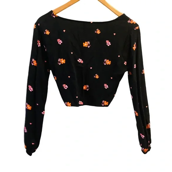 Urban Outfitters Madison Twist-Front Cropped Blouse / Black Floral - Picture 3 of 7